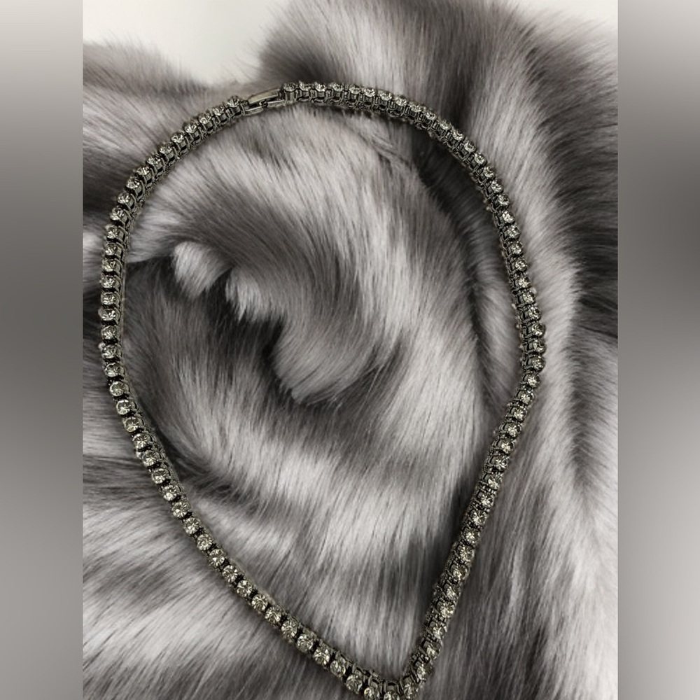 Sparkling Silver Rhinestone Necklace - Picture 3 of 4